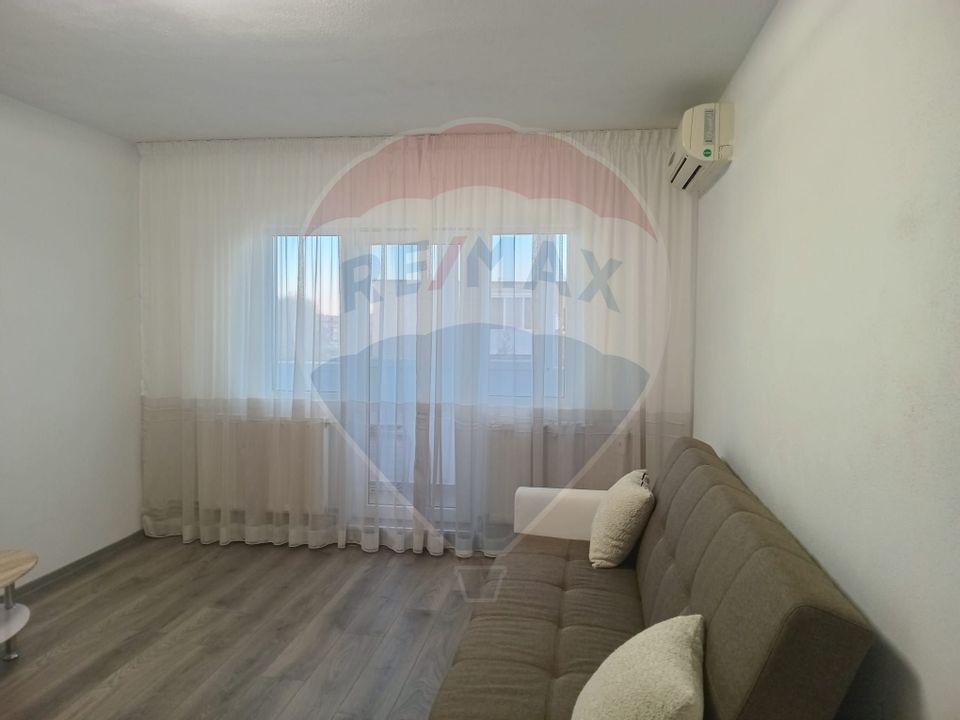 Apartament de vanzare  2 camere în zona Micalaca Mioritei