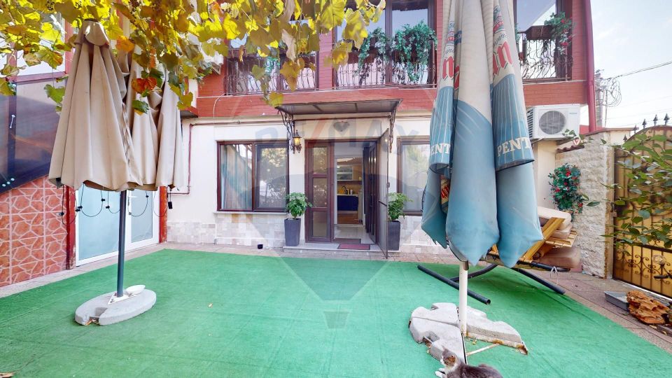 8 room House / Villa for sale, Andronache area