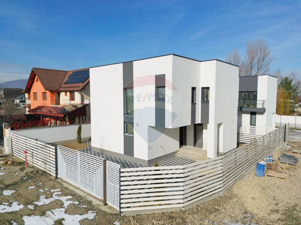 4 room House / Villa for sale, Ghimbav Livada area