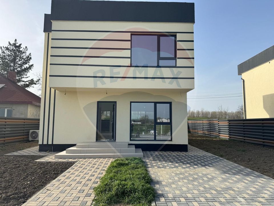 4 rooms villa in a residential assembly in Cernavoda / Seimenii Mici