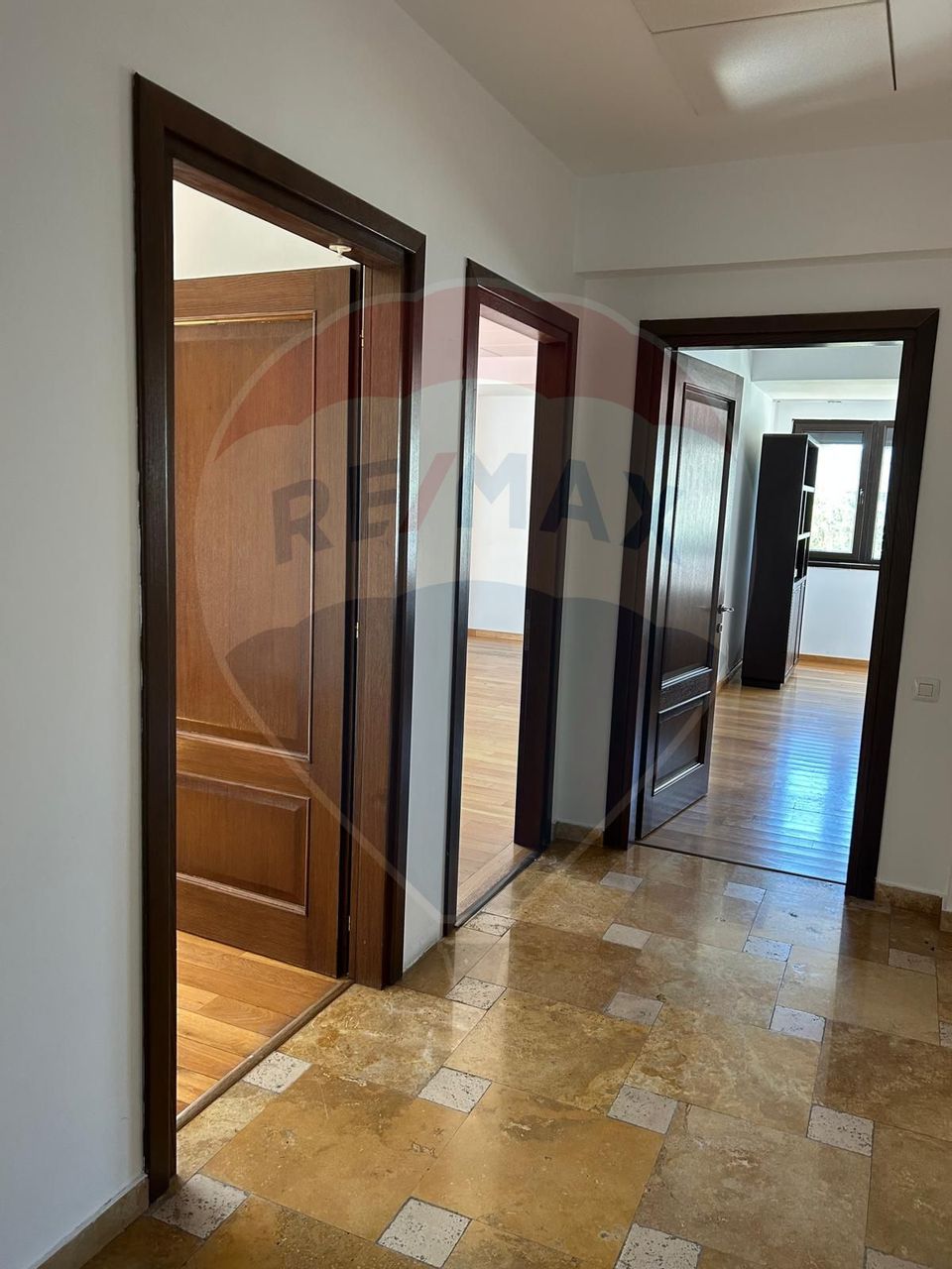 DE INCHIRIAT Apartament 4 camere în zona Baneasa