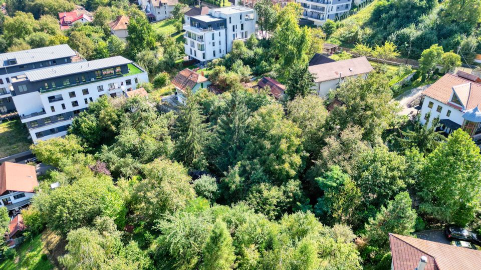 Property with impressive land of 1700sqm in Scheii Brașovului