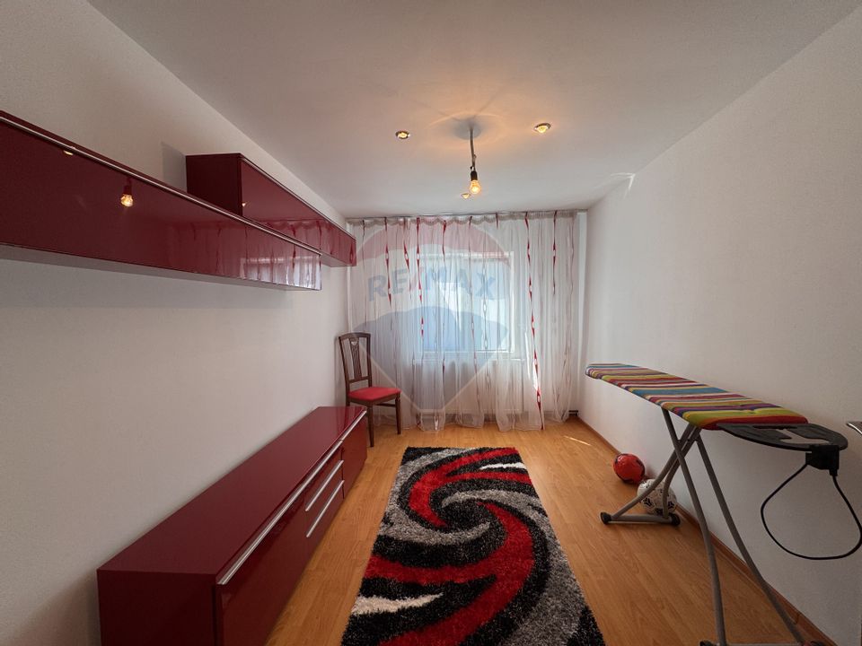 Apartament cu 3 camere in centru - Moinesti - de inchiriat