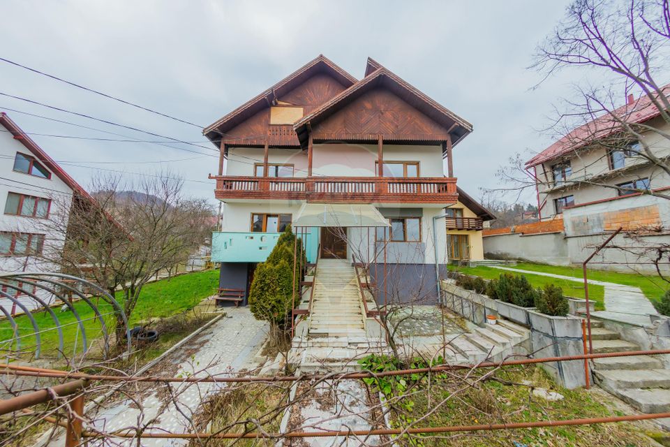 Casă de închiriat lângă parc – potrivită pentru centru / birouri