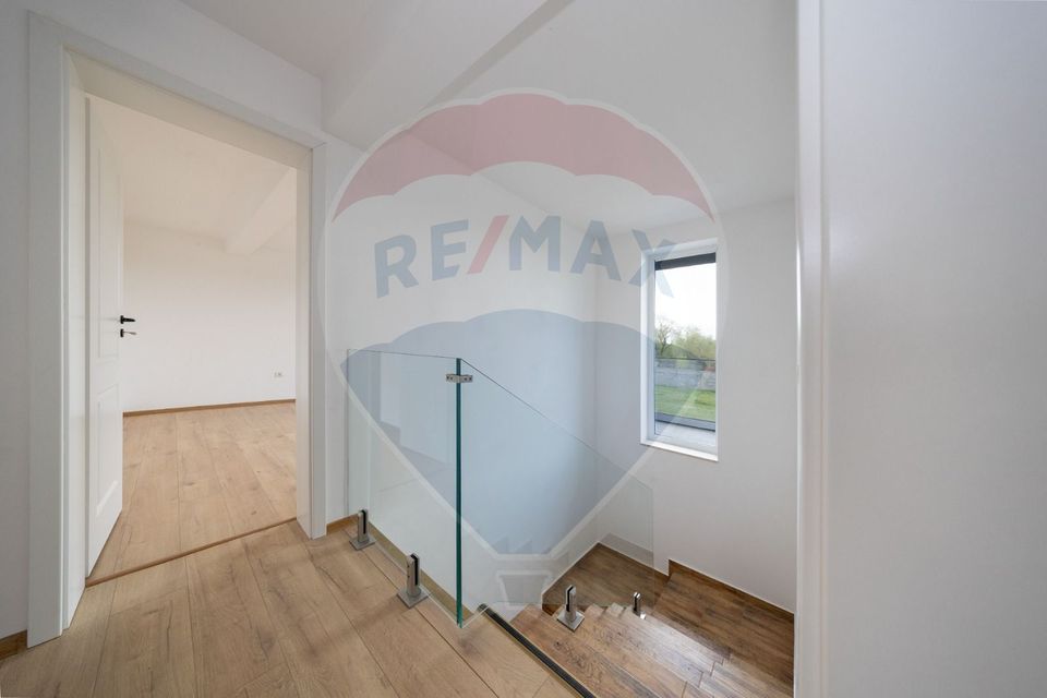 Vila moderna cu 4 camere,  P+E - teren 501 mp