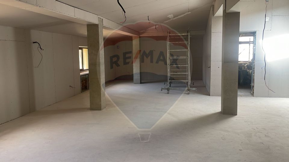 Spațiu comercial de 435mp de închiriat în zona Calea Bucuresti