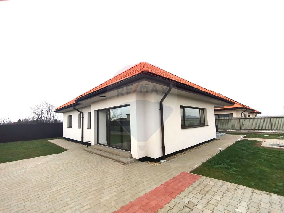 Casă / Vilă cu 4 camere de vânzare/zona Harman