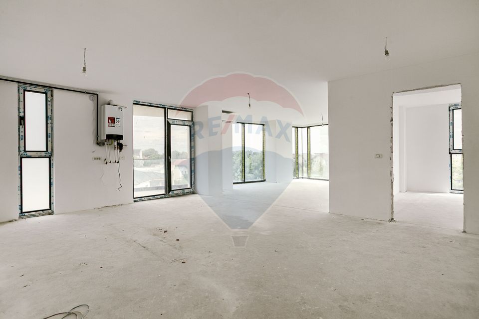 Apartament 3 camere 148 mp de vânzare cu loc parcare în zona Subcetate