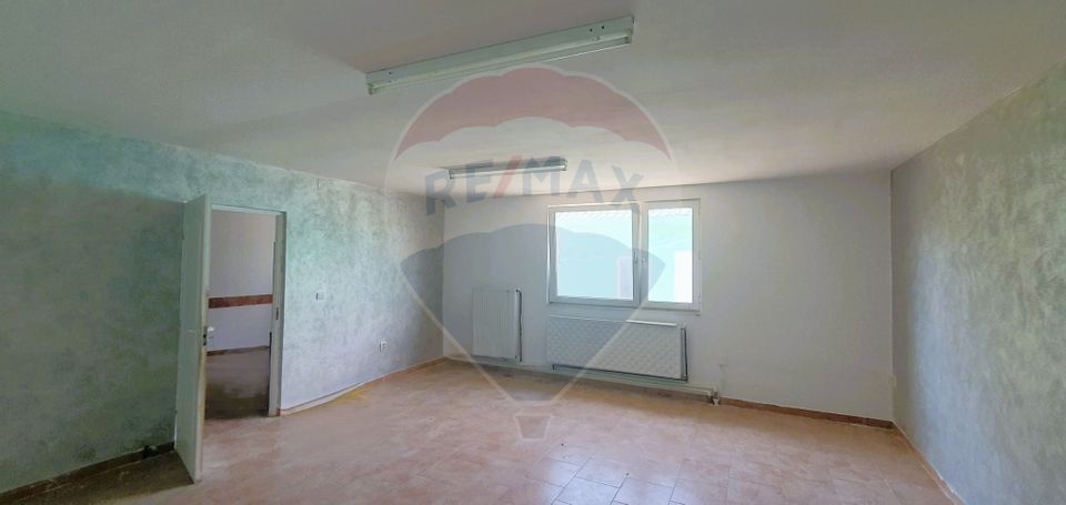 190sq.m Commercial Space for sale