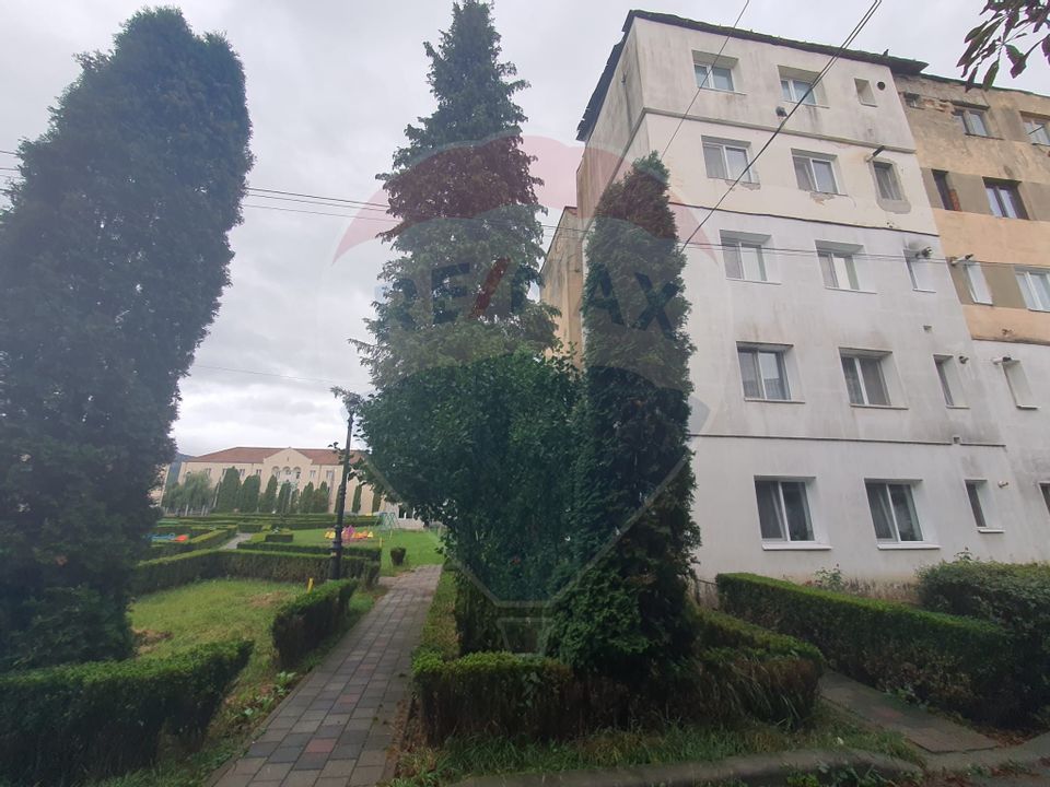 Apartament cu 2 camere de vanzare - Comanesti