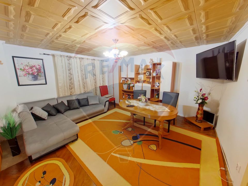 5 room House / Villa for sale, Est area