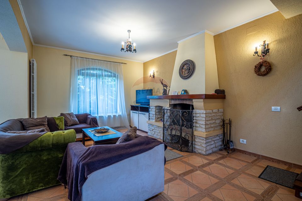 Proprietate deosebită de vânzare în Bușteni - Pensiune + Duplex