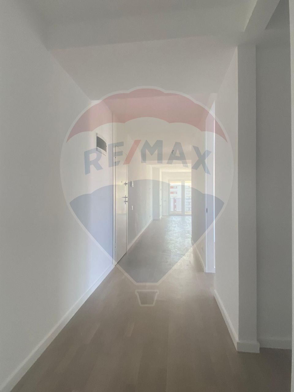 DE VANZARE Apartament cu 3 camere în zona Central/Ploiesti