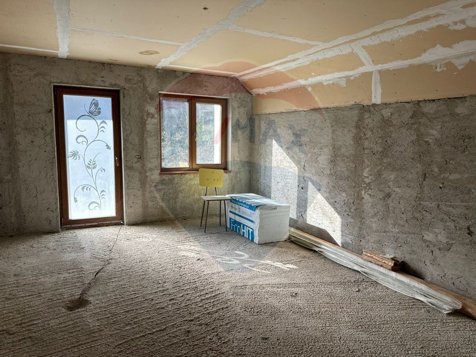 Casă / Vilă la gri in Pangarati Neamt