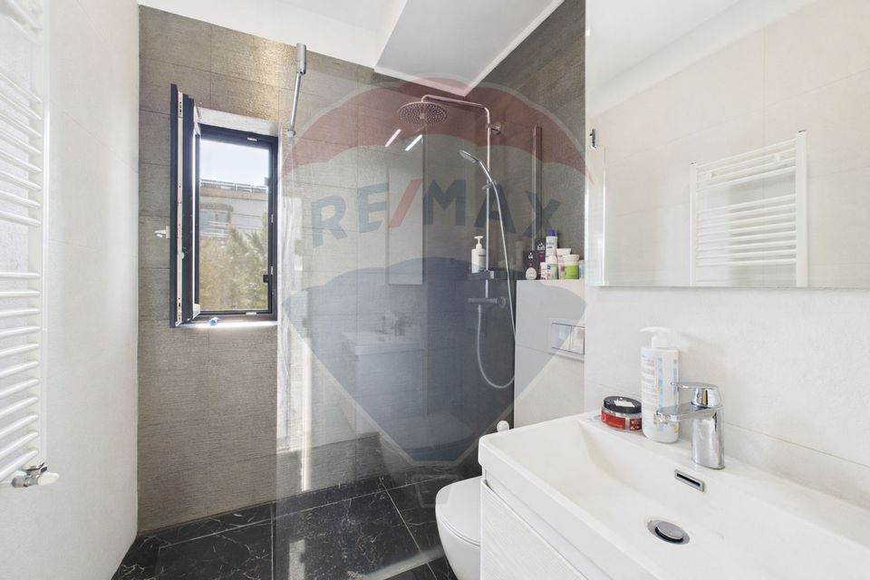 Apartament de vanzare - 3 camere 102mp + Terasa cu foisor 45mp