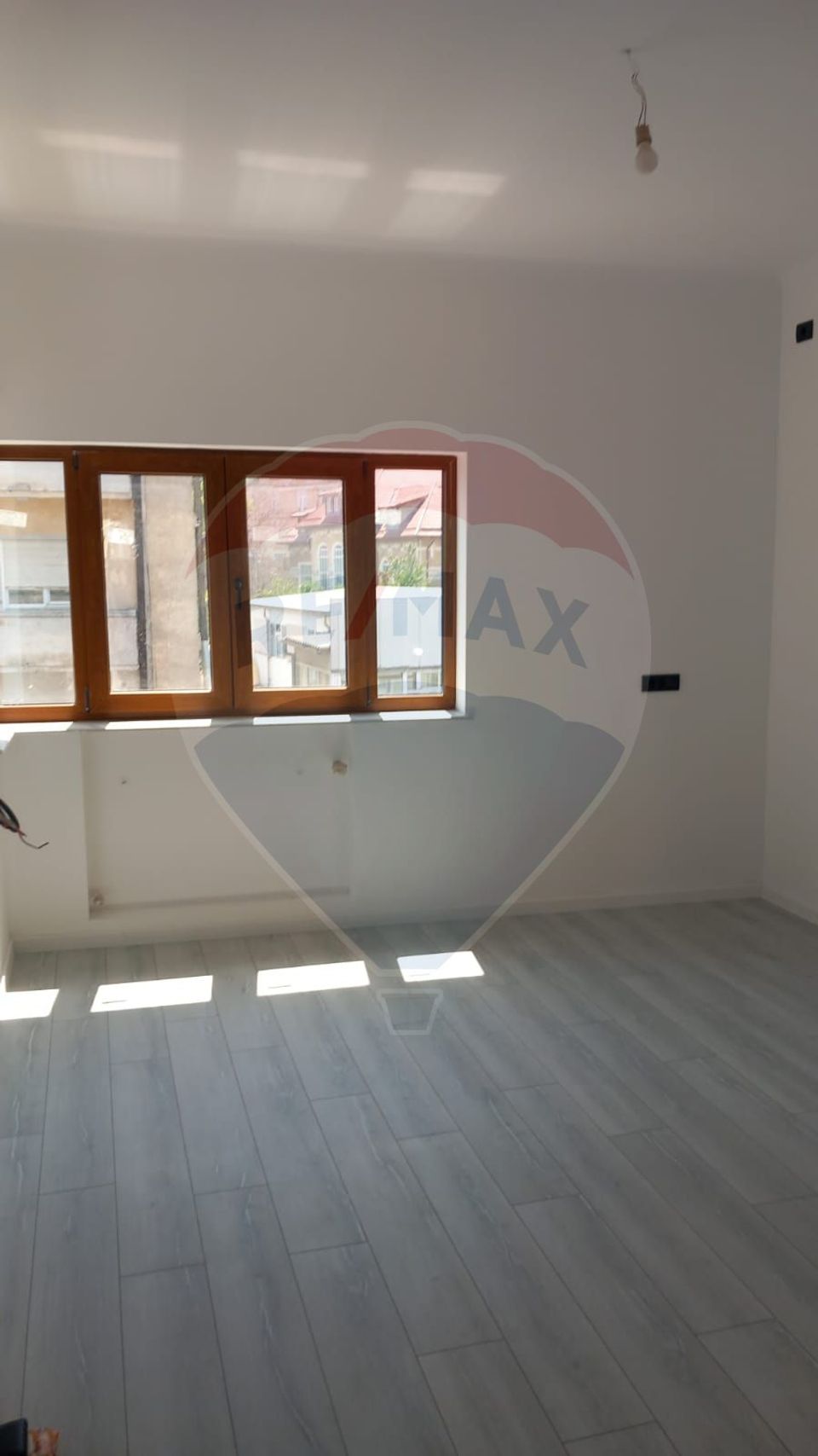 INCHIRIERE Apartament cu 3 camere in zona Dacia
