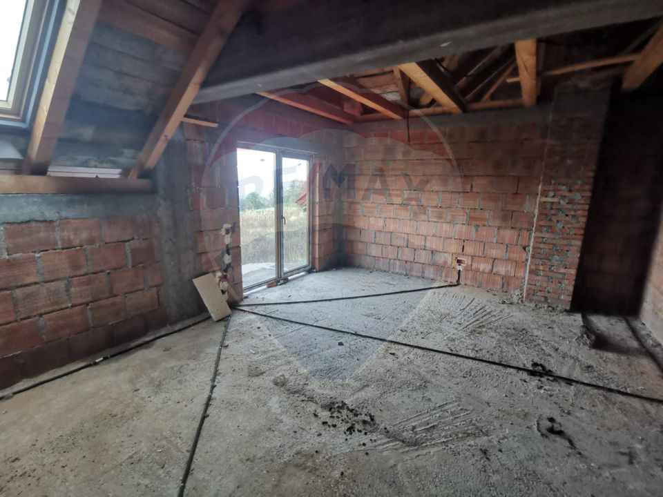 Casă la roșu de vânzare – 6.400 mp teren – Copalnic Mănăștur