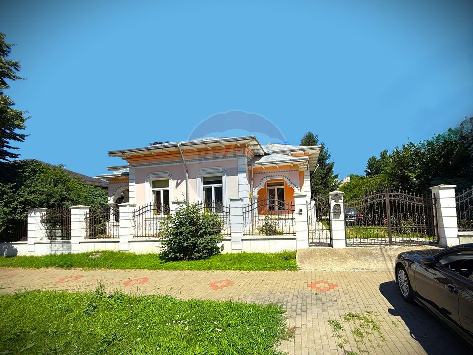 8 room House / Villa for sale, Central area