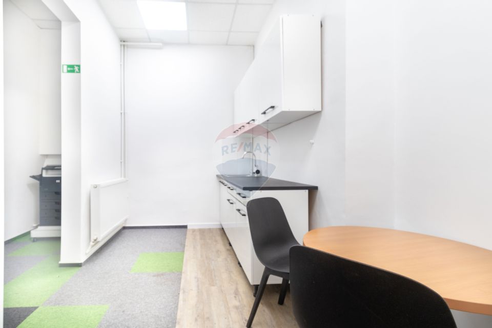 Commercial space with showcase, Gara de Nord train station