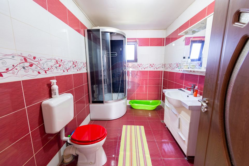 Casă individuala cu priveliste, 5 dormitoare, teren generos Baciu