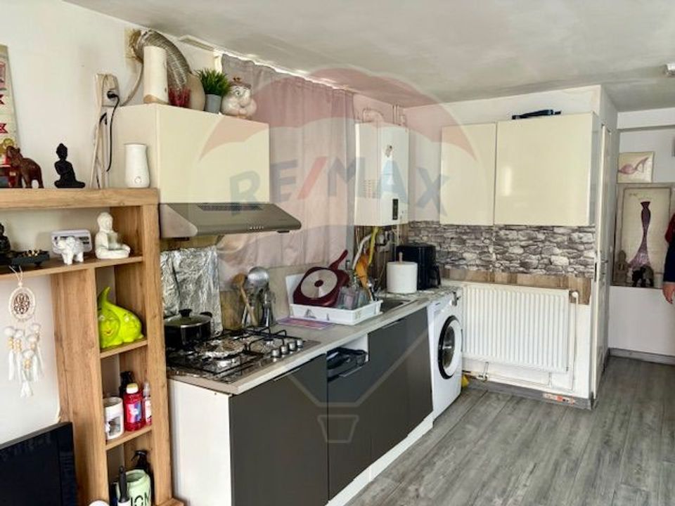 Apartament cu 4 camere de vânzare în zona Ultracentral