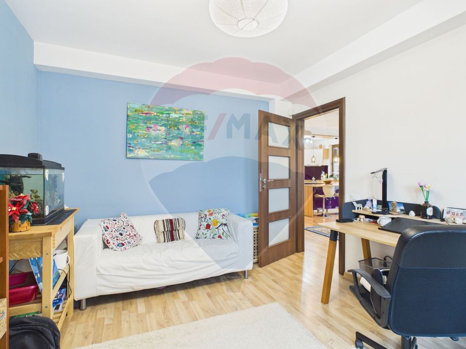 Modern villa 2011, with 5 rooms, 500sqm courtyard and garage