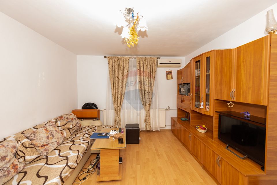 Apartament cu 2 camere de vanzare  Piata Resita , 38mp