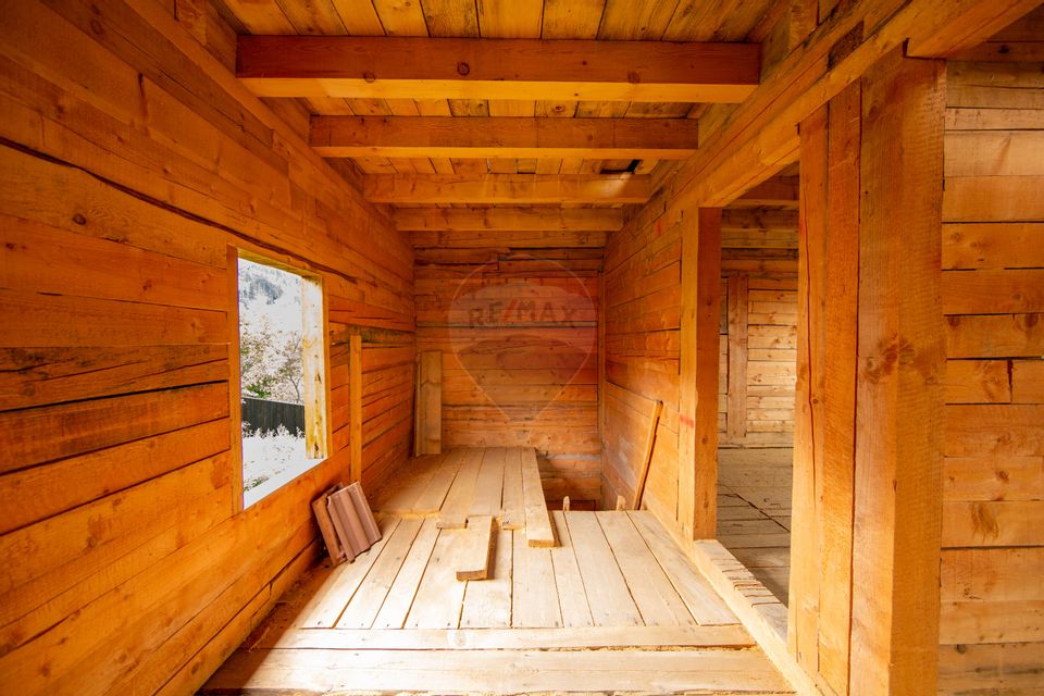 Duplex spațios – oportunitate pentru dezvoltatori sau două familii