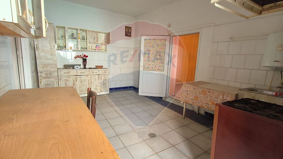 Casă cu 3 camere de vânzare în zona Piața Centrală