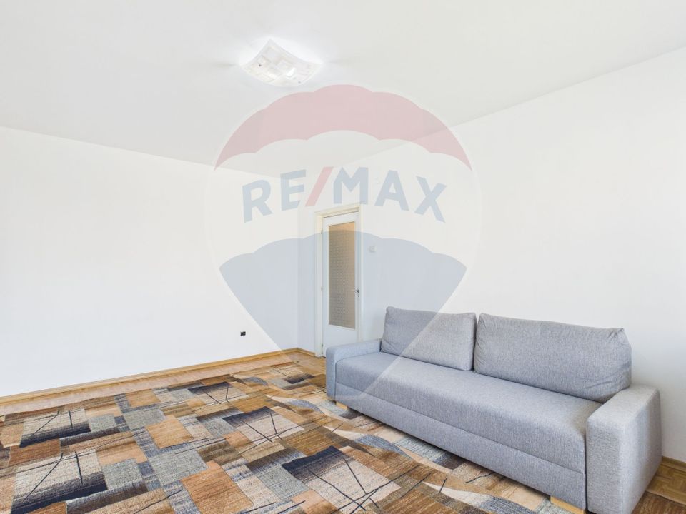 Apartament 3 camere, decomandat de vânzare în zona Aparatorii Patriei