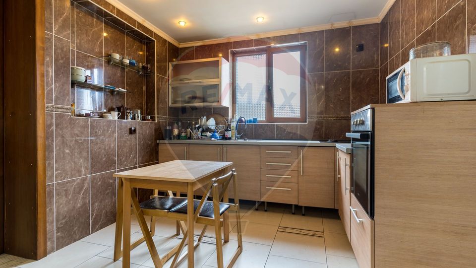 Casa cu 6 camere de vanzare, zona Centrala, Huedin