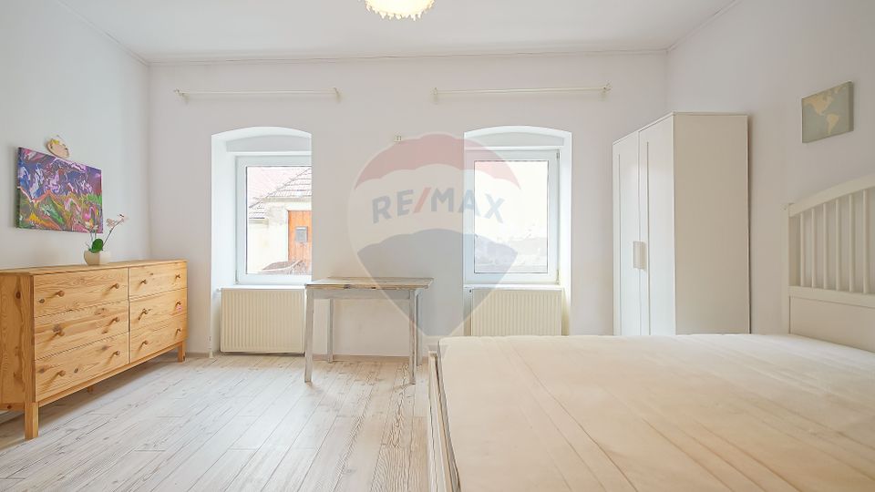 Apartament 3 camere cochet, renovat,  Centrul Istoric