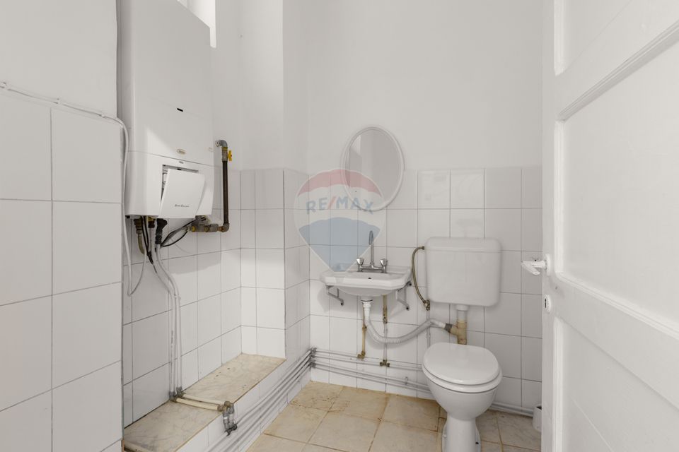 80sq.m Commercial Space for rent, Central area