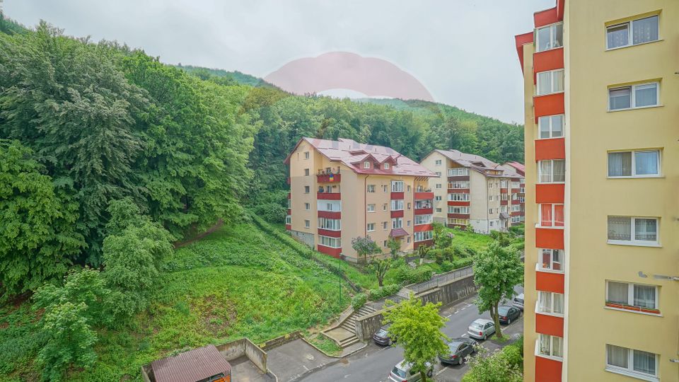 Apartament cu 4 camere de vânzare în zona Racadau