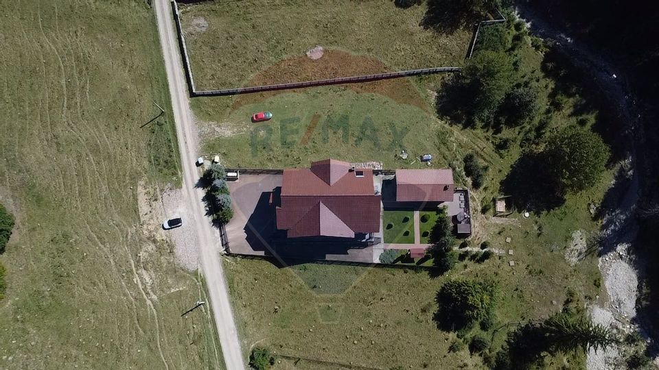 Pensiune cu 14 camere de vânzare Bucovina lângă pârtia Pojorata Malini