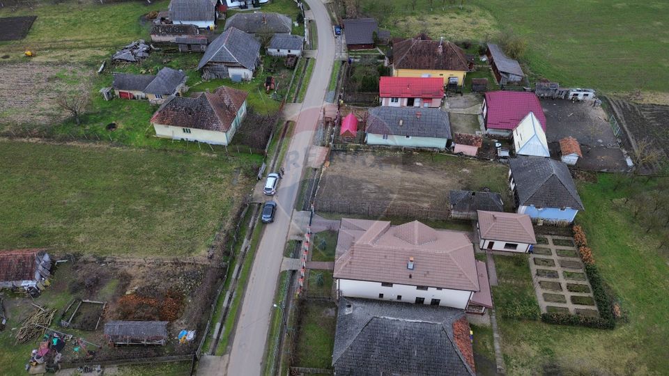 Constructie de caramida cu 3 camere de vânzare in centrul com. Salsig