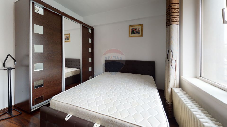 Apartment 2 rooms Romanian Market for rent