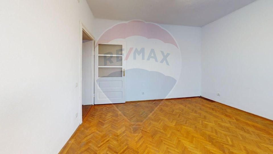 Casă cu 3 camere de vânzare Calea Dumbravii