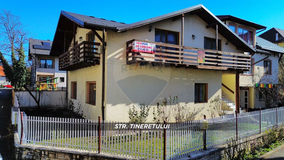 Casă / Vilă cu 5 camere de vânzare în zona Orasul Vechi