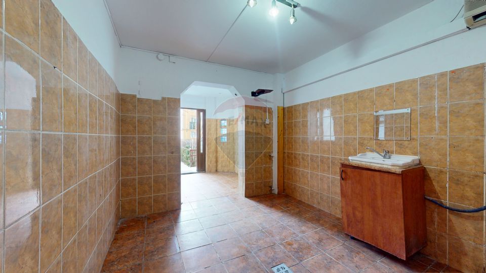 18sq.m Commercial Space for rent, Florilor area