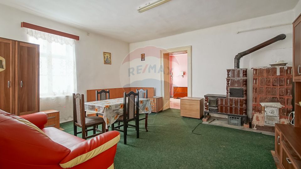 Casă de vânzare în centrul localității Prejmer, teren 5.055 mp!