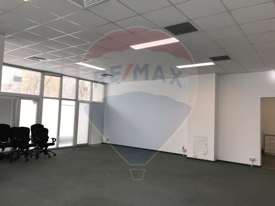 135sq.m Commercial Space for rent, Banu Maracine area