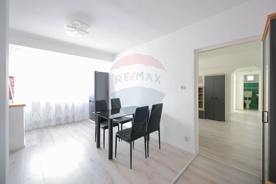 Apartament cu 3 camere de vânzare, zona Ioșia