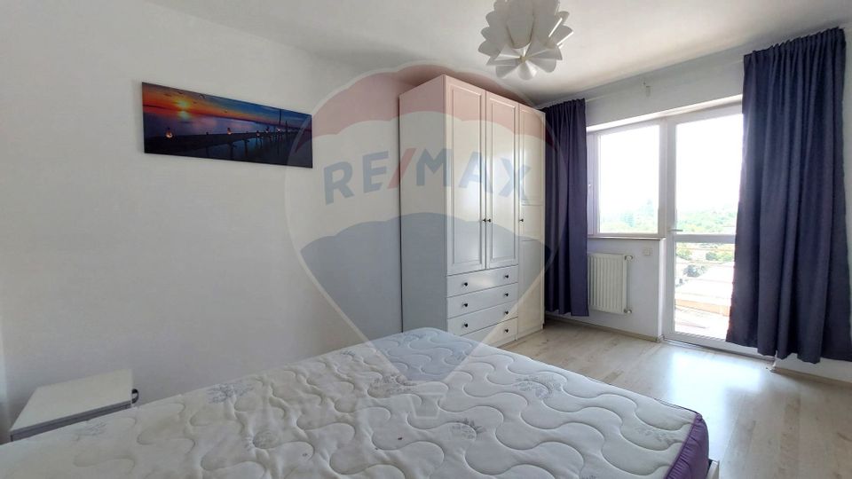 For sale 2 rooms, central, terrace, parking in Vitan Barzesti!