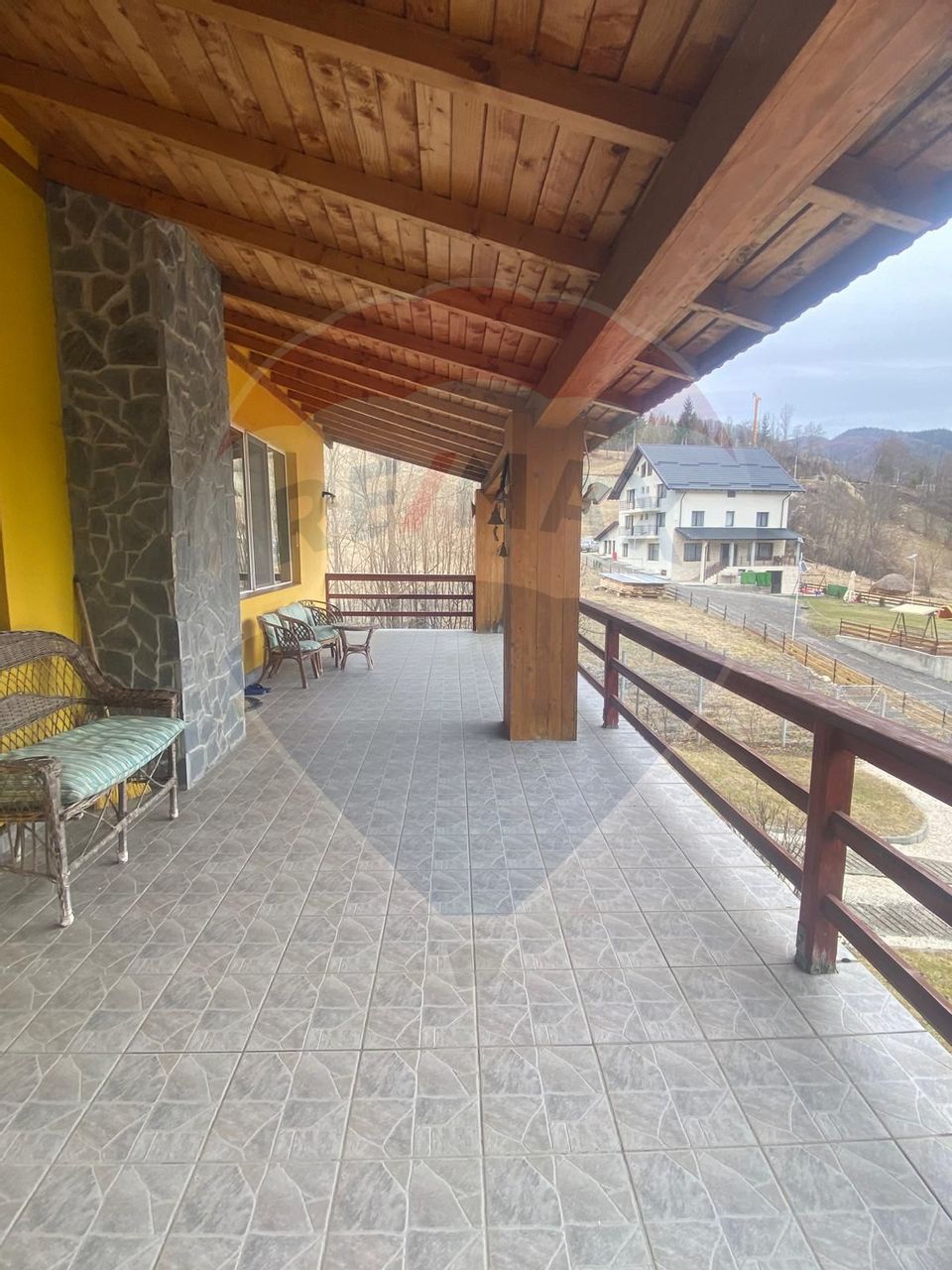 DE VANZARE Casă / Vilă cu 6 camere  Podul Dambovitei/ Arges