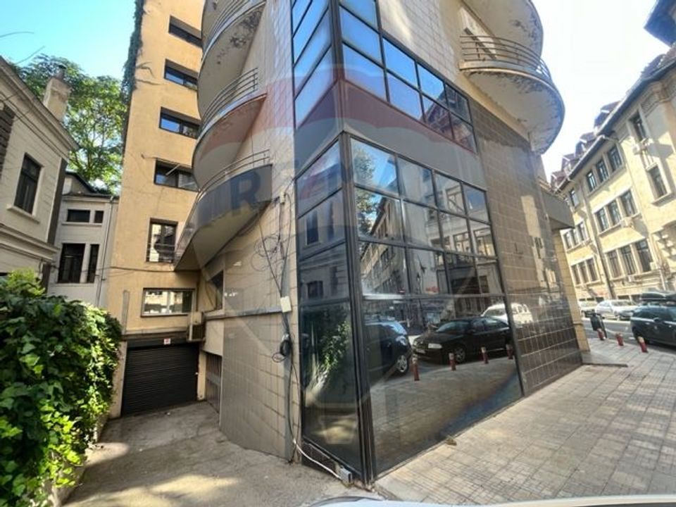 180sq.m Commercial Space for rent, Central area
