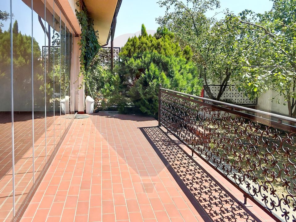 Vila cu doua unitati locative de inchiriat în zona de Nord / Sisesti