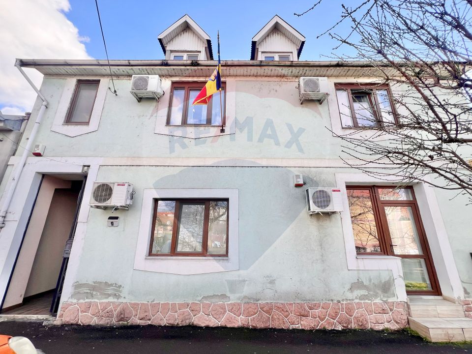 12 room House / Villa for sale, Decebal area