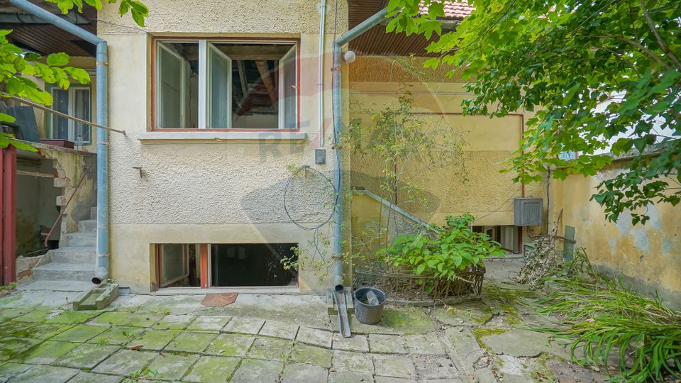 OFERTĂ REZERVATĂ! Casă renovabilă în Schei