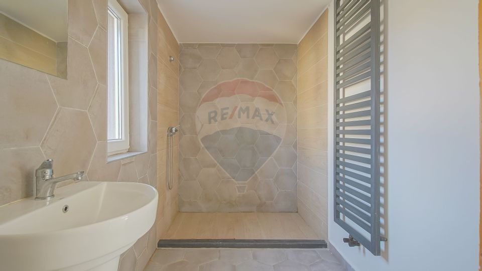 Versatile property in Brasov – Ideal for home or business!
